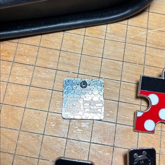 Disney Trading Pin Minnie Mouse Polka Dot Puzzle Piece Plus 3 More Variety - Picture 4 of 17